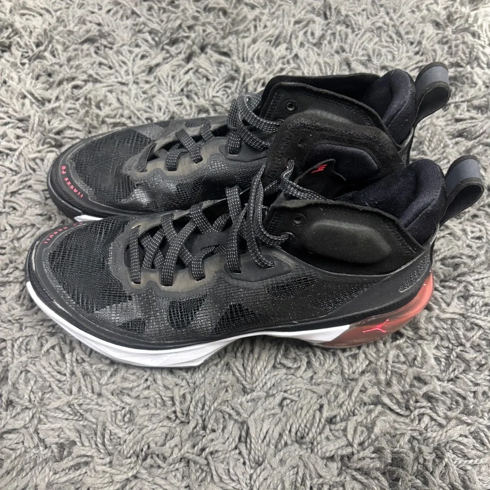 Nike Men's Black and Red Athletic Basketball Shoes
